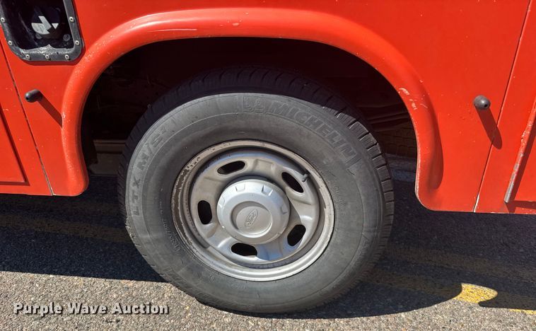 image for item ER2424 2011 Ford F250 Super Duty utility bed pickup truck