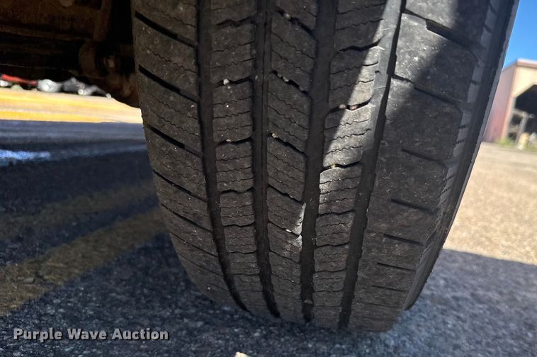 image for item ER2424 2011 Ford F250 Super Duty utility bed pickup truck