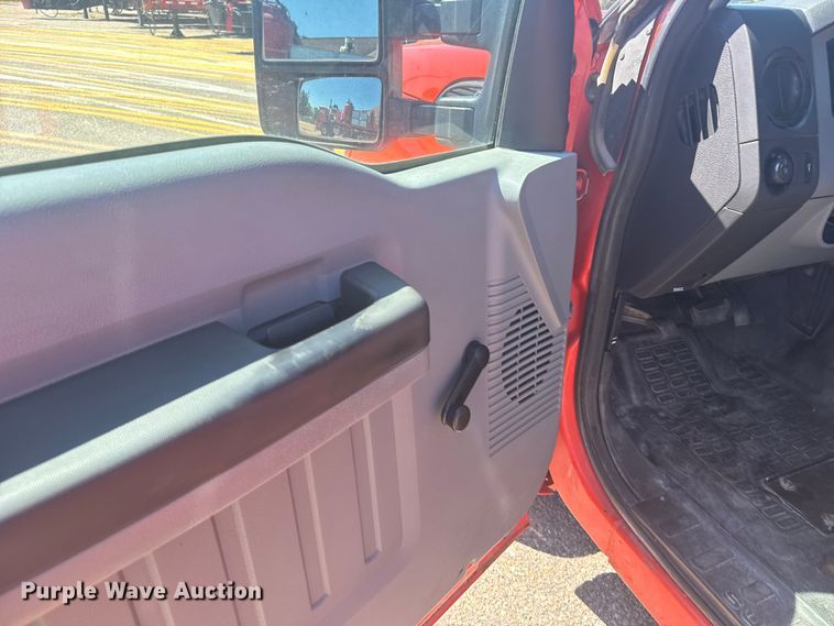 image for item ER2425 2011 Ford F250 Super Duty pickup truck