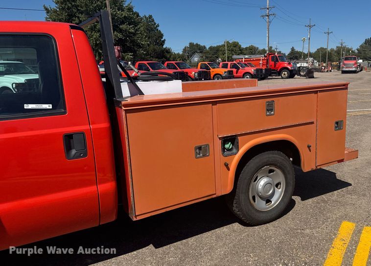 image for item ER2426 2009 Ford F250 Super Duty utility bed pickup truck
