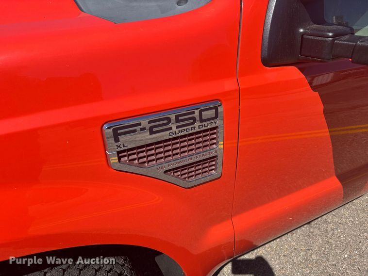 image for item ER2426 2009 Ford F250 Super Duty utility bed pickup truck