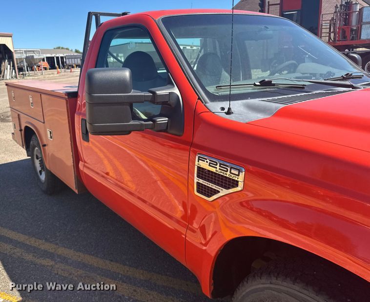 image for item ER2426 2009 Ford F250 Super Duty utility bed pickup truck