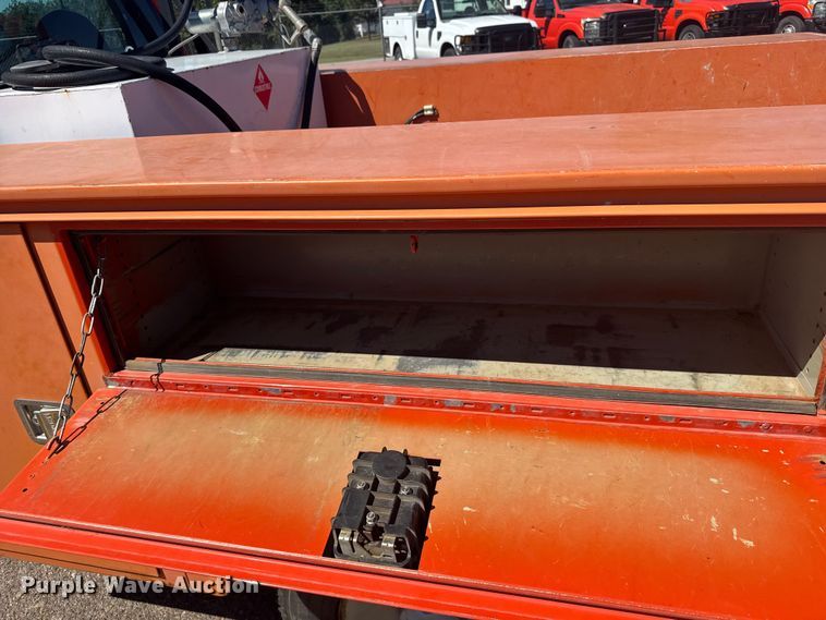 image for item ER2426 2009 Ford F250 Super Duty utility bed pickup truck