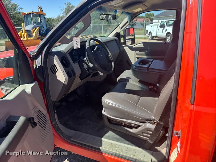 image for item ER2426 2009 Ford F250 Super Duty utility bed pickup truck