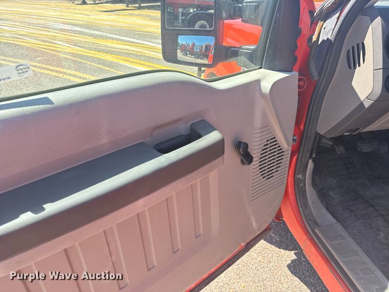 image for item ER2426 2009 Ford F250 Super Duty utility bed pickup truck