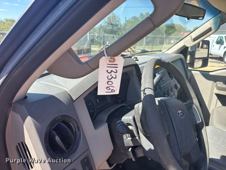 image for item ER2426 2009 Ford F250 Super Duty utility bed pickup truck