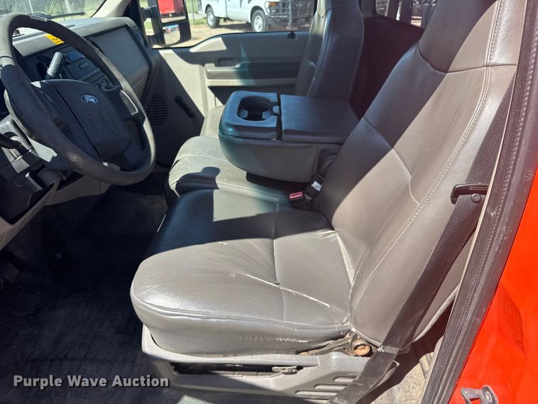 image for item ER2426 2009 Ford F250 Super Duty utility bed pickup truck