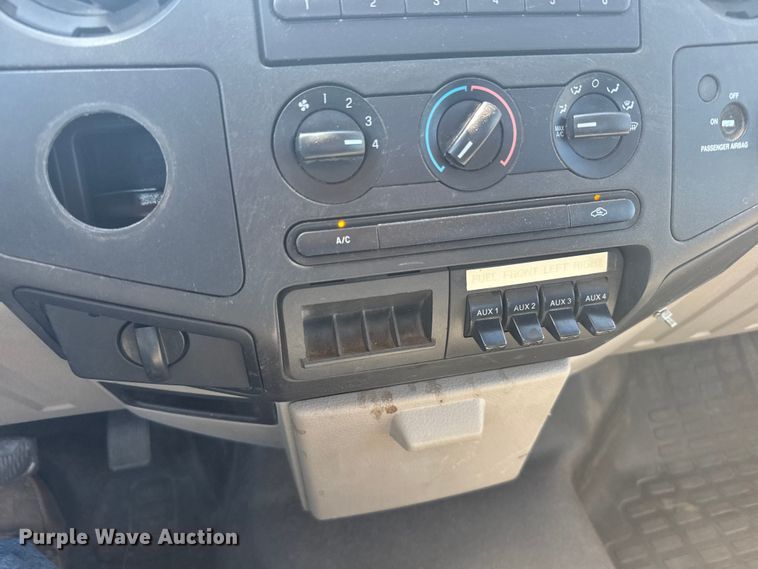 image for item ER2426 2009 Ford F250 Super Duty utility bed pickup truck