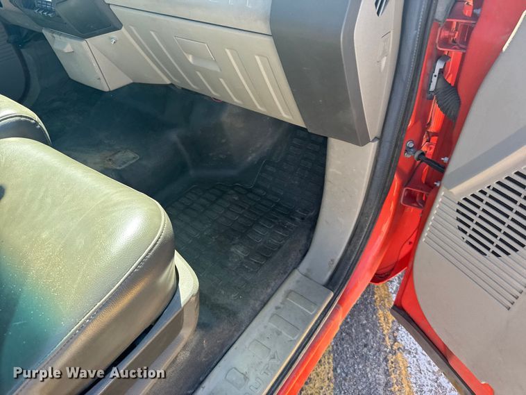 image for item ER2426 2009 Ford F250 Super Duty utility bed pickup truck