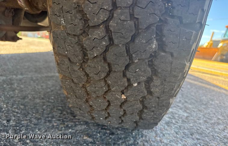 image for item ER2426 2009 Ford F250 Super Duty utility bed pickup truck