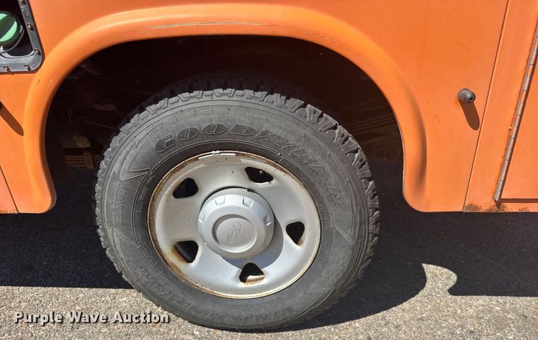 image for item ER2426 2009 Ford F250 Super Duty utility bed pickup truck