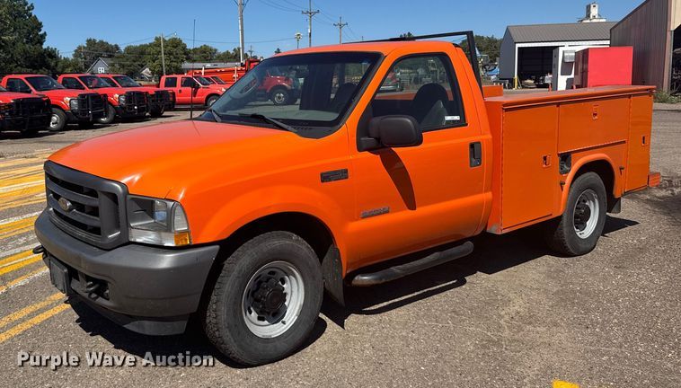 image for item ER2427 2003 Ford F250 Super Duty utility bed pickup truck