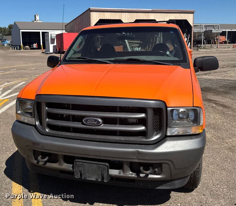 image for item ER2427 2003 Ford F250 Super Duty utility bed pickup truck