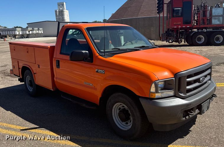 image for item ER2427 2003 Ford F250 Super Duty utility bed pickup truck