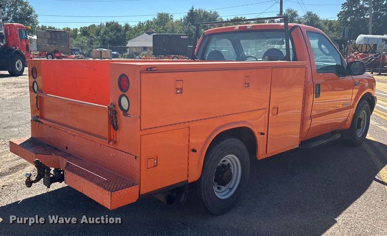 image for item ER2427 2003 Ford F250 Super Duty utility bed pickup truck