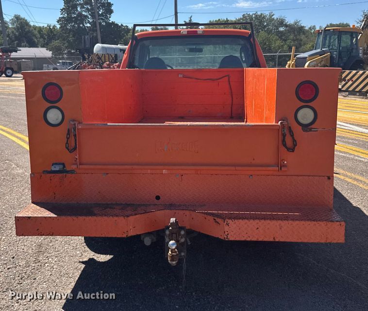 image for item ER2427 2003 Ford F250 Super Duty utility bed pickup truck