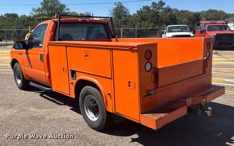 image for item ER2427 2003 Ford F250 Super Duty utility bed pickup truck