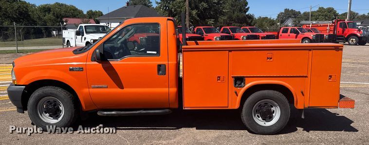 image for item ER2427 2003 Ford F250 Super Duty utility bed pickup truck