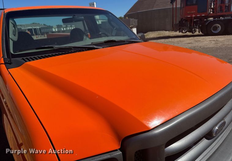 image for item ER2427 2003 Ford F250 Super Duty utility bed pickup truck