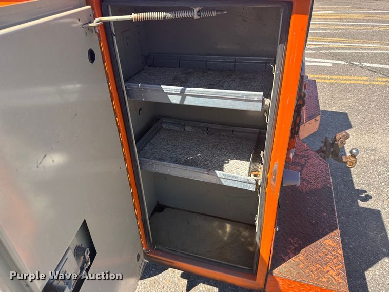 image for item ER2427 2003 Ford F250 Super Duty utility bed pickup truck