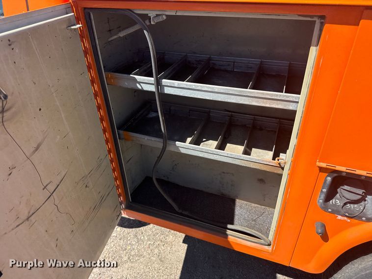 image for item ER2427 2003 Ford F250 Super Duty utility bed pickup truck