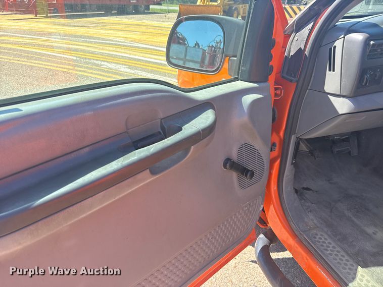 image for item ER2427 2003 Ford F250 Super Duty utility bed pickup truck