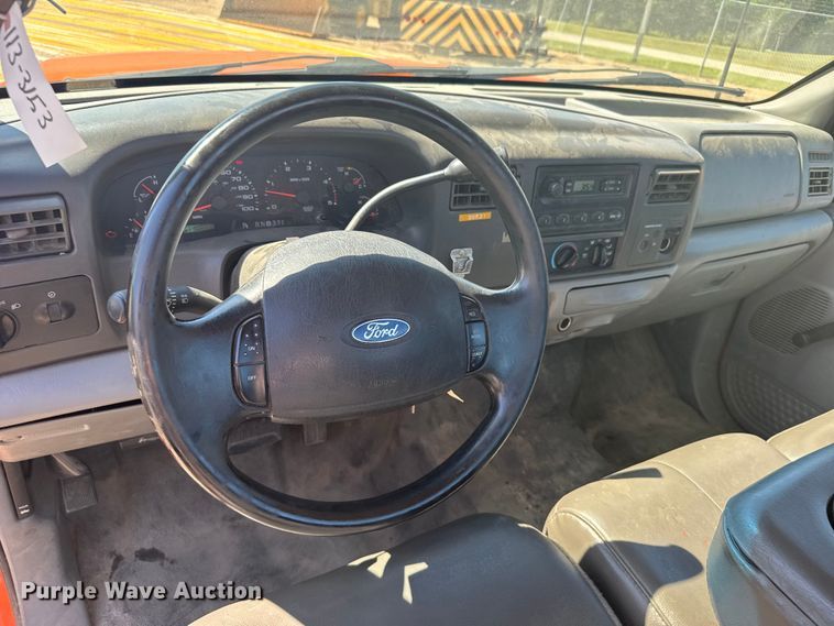 image for item ER2427 2003 Ford F250 Super Duty utility bed pickup truck