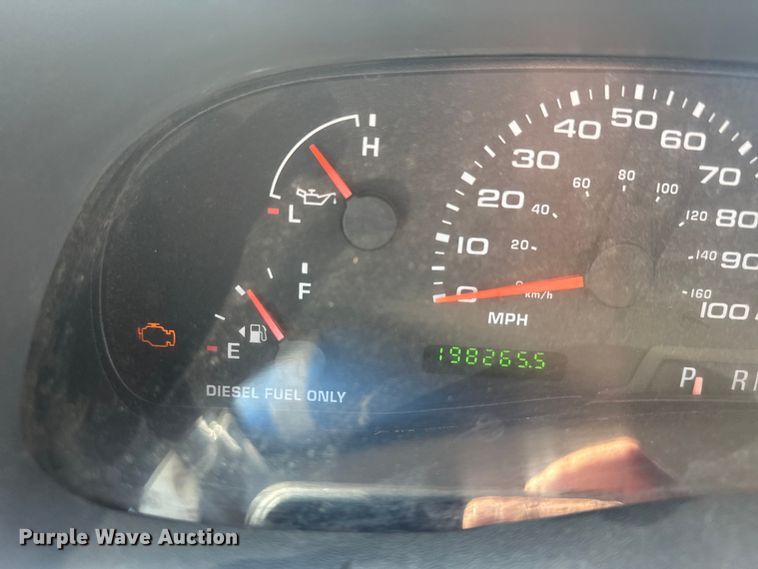 image for item ER2427 2003 Ford F250 Super Duty utility bed pickup truck