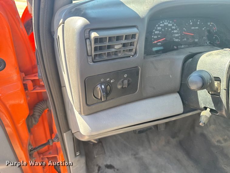 image for item ER2427 2003 Ford F250 Super Duty utility bed pickup truck