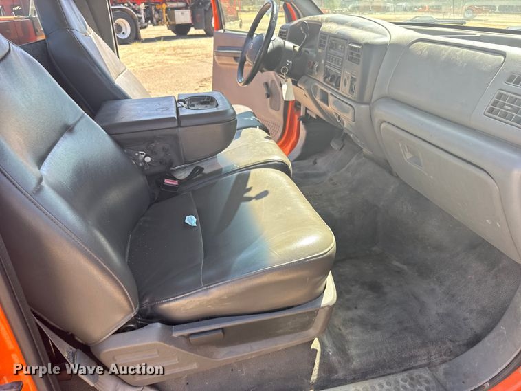 image for item ER2427 2003 Ford F250 Super Duty utility bed pickup truck