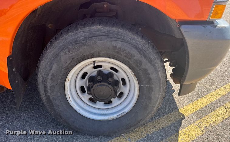 image for item ER2427 2003 Ford F250 Super Duty utility bed pickup truck