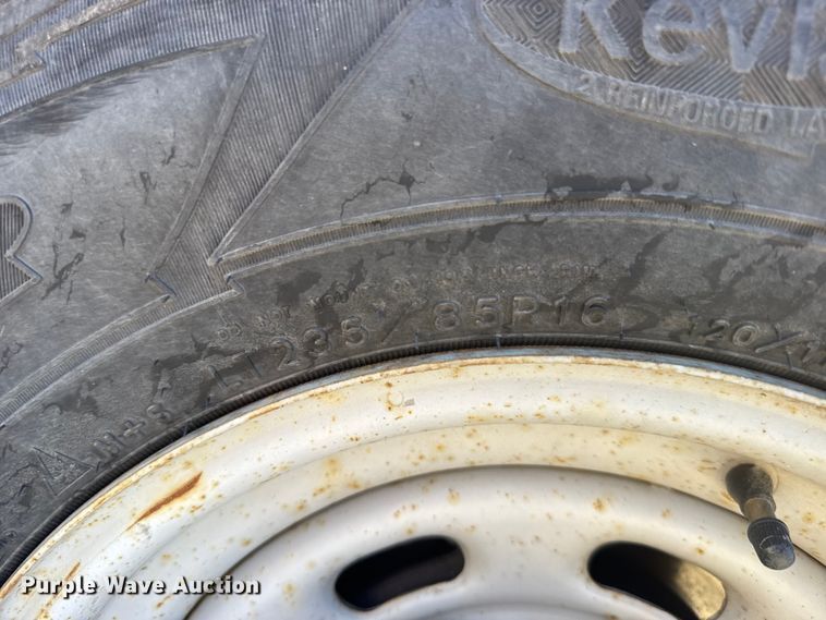 image for item ER2427 2003 Ford F250 Super Duty utility bed pickup truck