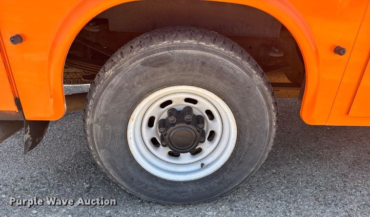 image for item ER2427 2003 Ford F250 Super Duty utility bed pickup truck