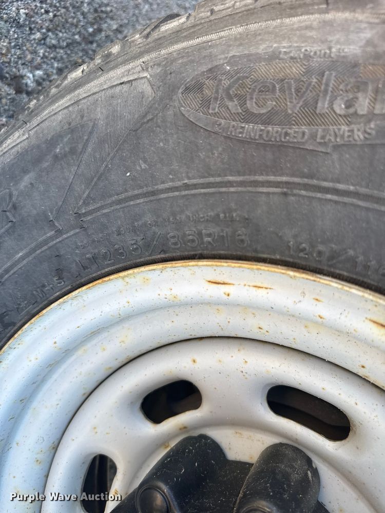 image for item ER2427 2003 Ford F250 Super Duty utility bed pickup truck