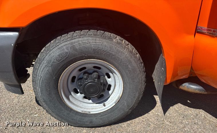 image for item ER2427 2003 Ford F250 Super Duty utility bed pickup truck