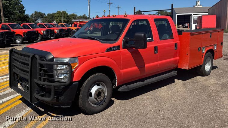 image for item ER2428 2015 Ford F350 Super Duty Crew Cab utility bed pickup truck