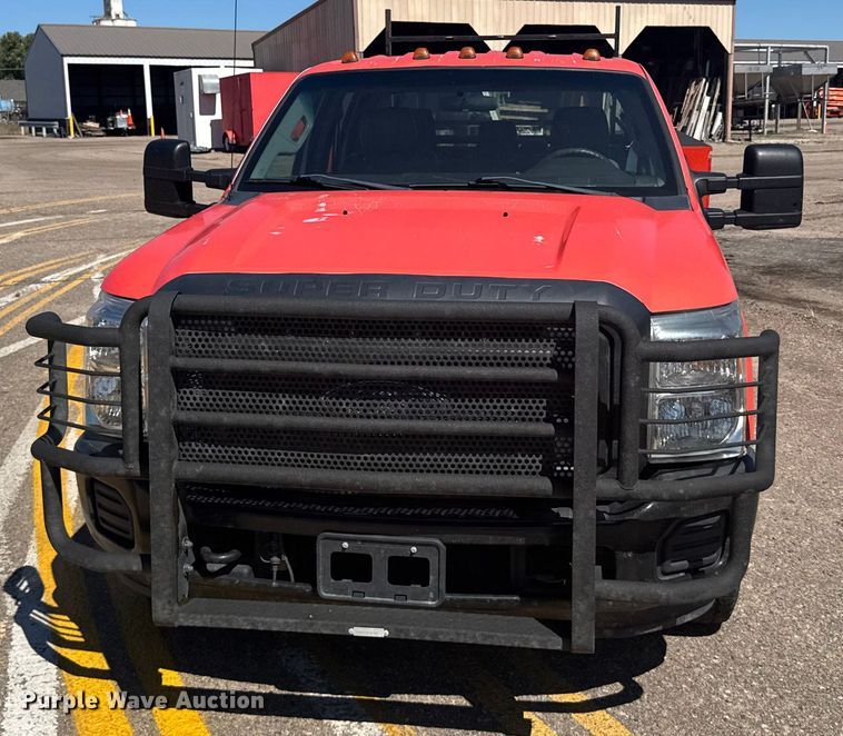 image for item ER2428 2015 Ford F350 Super Duty Crew Cab utility bed pickup truck