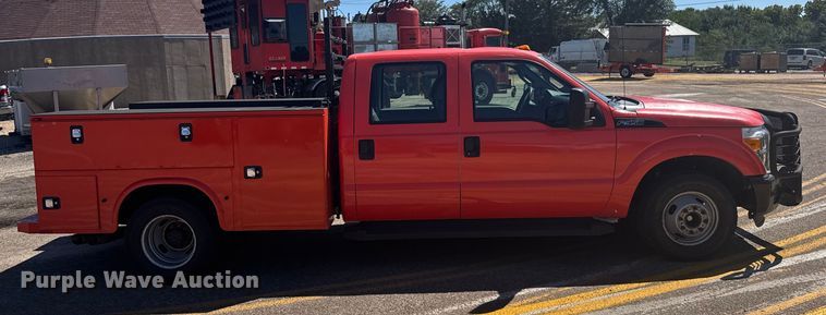 image for item ER2428 2015 Ford F350 Super Duty Crew Cab utility bed pickup truck