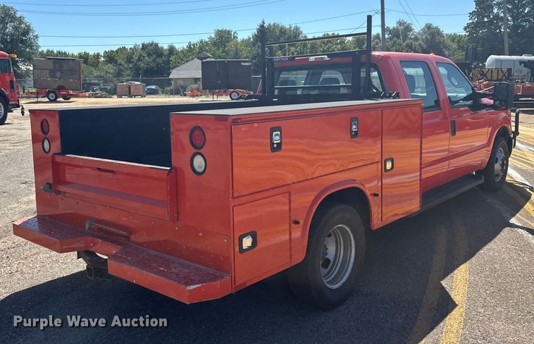 image for item ER2428 2015 Ford F350 Super Duty Crew Cab utility bed pickup truck