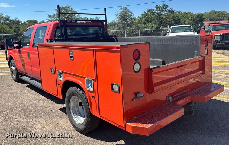 image for item ER2428 2015 Ford F350 Super Duty Crew Cab utility bed pickup truck