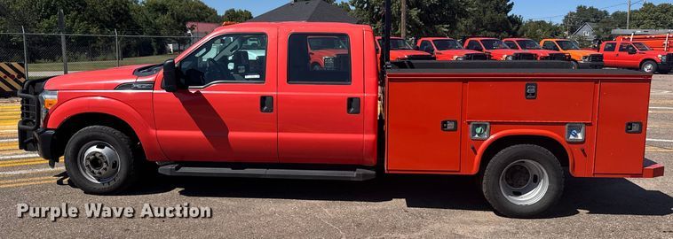 image for item ER2428 2015 Ford F350 Super Duty Crew Cab utility bed pickup truck