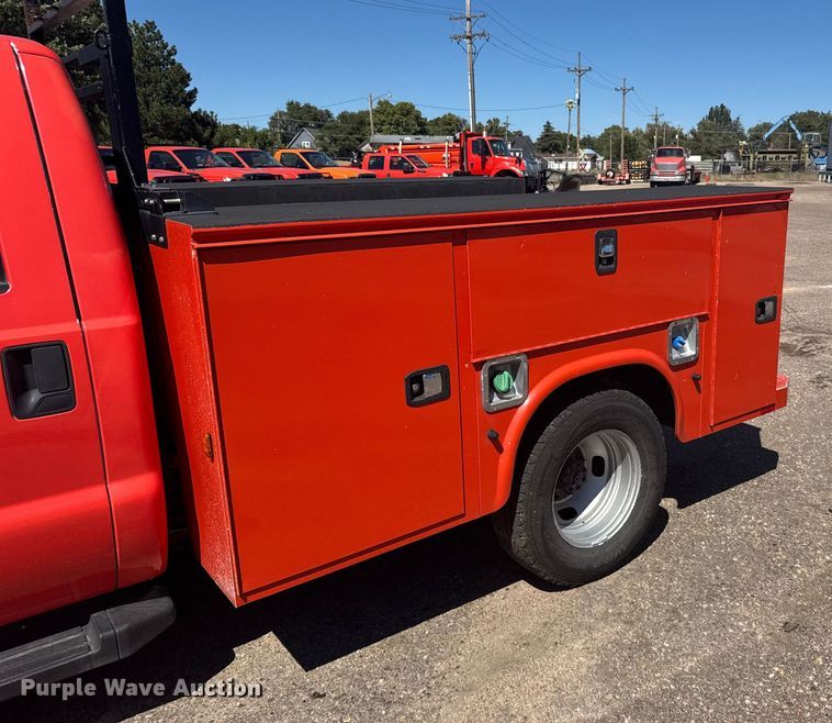 image for item ER2428 2015 Ford F350 Super Duty Crew Cab utility bed pickup truck