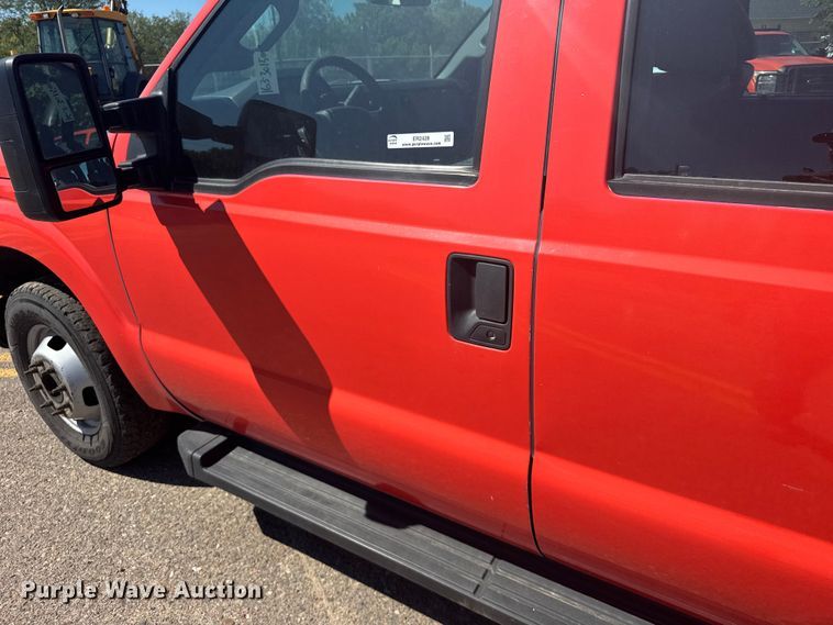 image for item ER2428 2015 Ford F350 Super Duty Crew Cab utility bed pickup truck