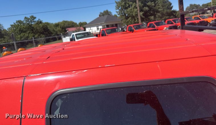 image for item ER2428 2015 Ford F350 Super Duty Crew Cab utility bed pickup truck