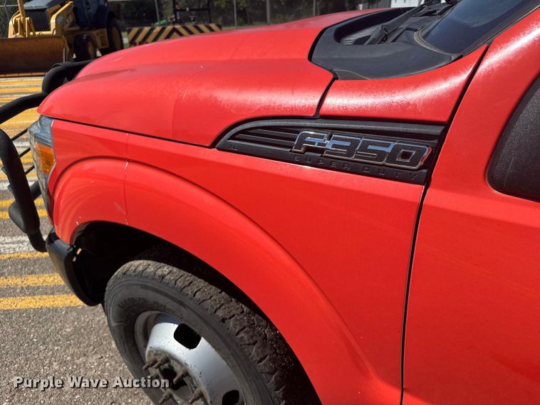 image for item ER2428 2015 Ford F350 Super Duty Crew Cab utility bed pickup truck