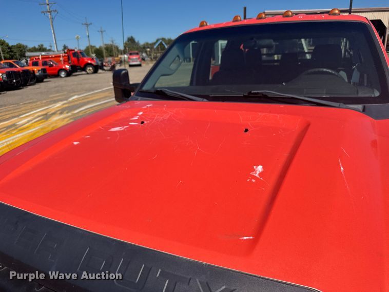 image for item ER2428 2015 Ford F350 Super Duty Crew Cab utility bed pickup truck