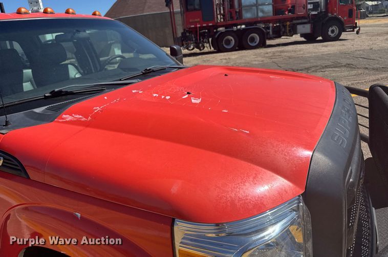 image for item ER2428 2015 Ford F350 Super Duty Crew Cab utility bed pickup truck