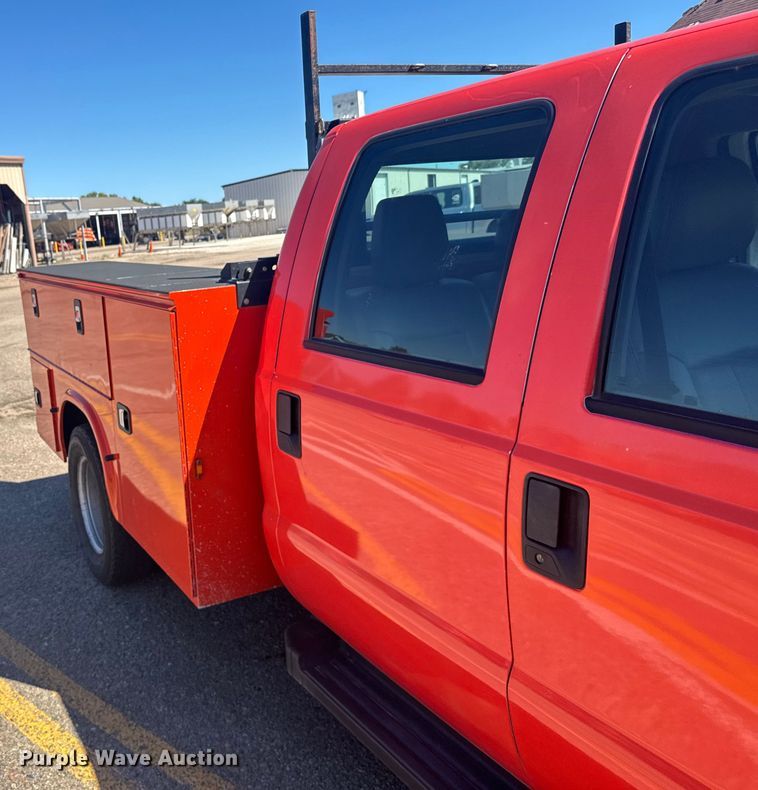 image for item ER2428 2015 Ford F350 Super Duty Crew Cab utility bed pickup truck