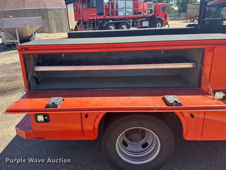 image for item ER2428 2015 Ford F350 Super Duty Crew Cab utility bed pickup truck