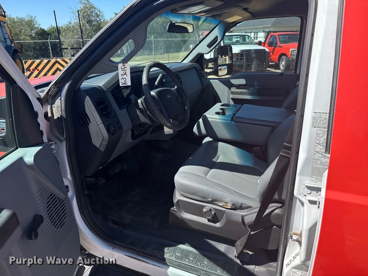 image for item ER2428 2015 Ford F350 Super Duty Crew Cab utility bed pickup truck